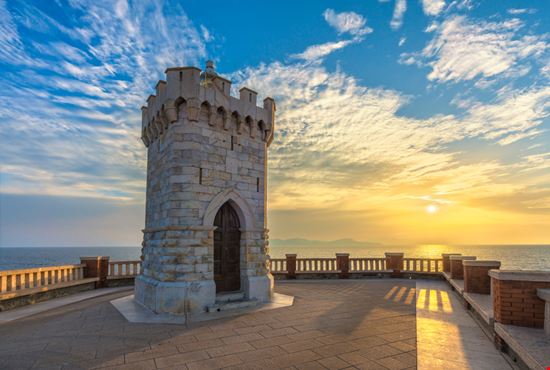 Piazza Bovio Piombino StevanZZ - Shutterstock.com 