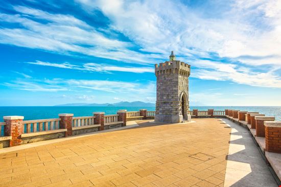 Piazza Bovio Piombino StevanZZ - Shutterstock.com 