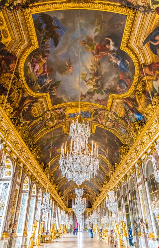 Palace of Versailles Paris Takashi Images / Shutterstock.com 