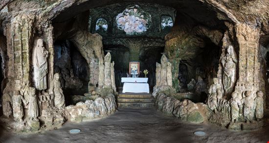 Chiesa di Piedigrotta Chiesa di Piedigrotta BobEnasel - Shutterstock.com 