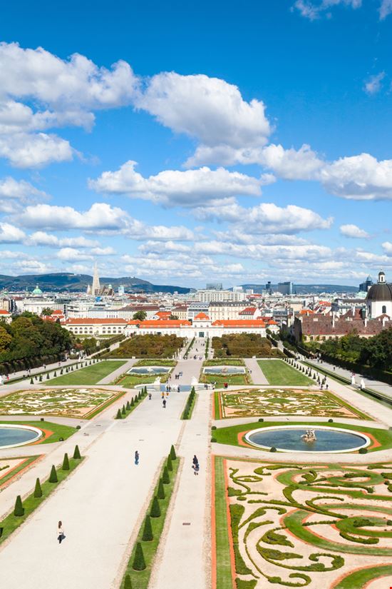 Palazzo del Belvedere Palazzo del Belvedere vvoe - Shutterstock.com 