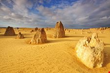 Mare di pinnacoli nel deserto