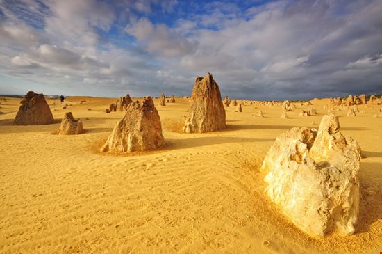Mare di pinnacoli nel deserto Mare di pinnacoli nel deserto Nokuro - Shutterstock.com 