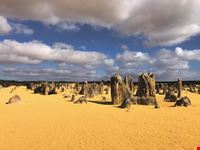 Mare di pinnacoli nel deserto