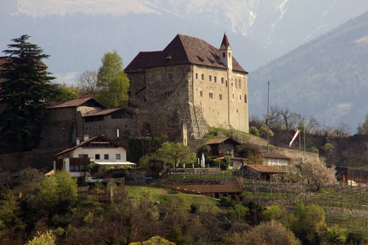 11 castelli in un solo percorso: in Alto Adige puoi fare una passeggiata speciale tra torri e manieri antichissimi