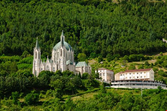 Castelpetroso Castelpetroso Alexdgvision - Shutterstock.com 