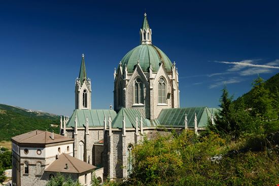 Castelpetroso Castelpetroso Alexdgvision - Shutterstock.com 