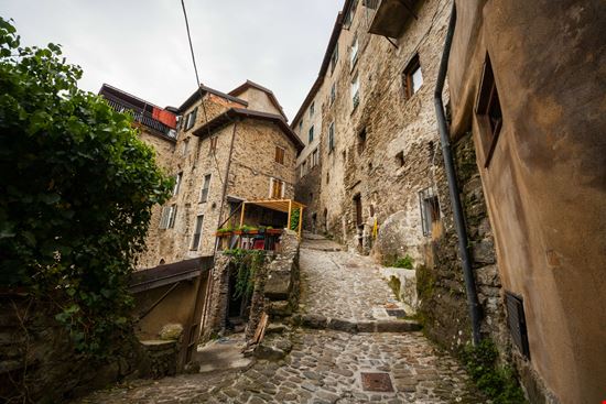 Apricale Apricale gab90 - Shutterstock.com 