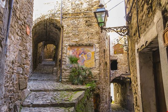 Apricale Apricale Stefy Morelli / Shutterstock.com 