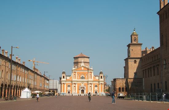 Carpi Carpi Buffy1982 / Shutterstock.com 