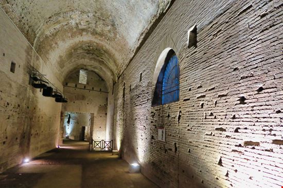 Roma Domus Aurea underworld - Shutterstock.com 