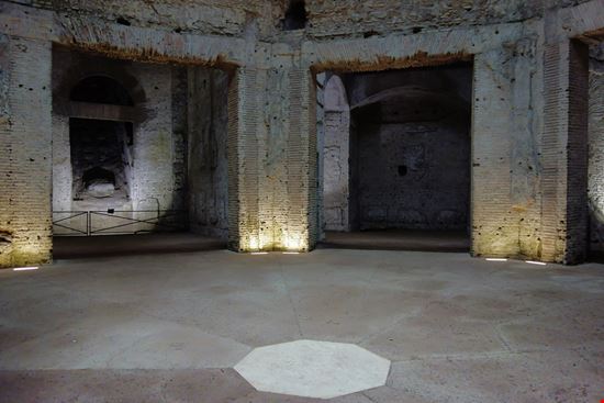 Roma Domus Aurea marcovarro / Shutterstock.com 