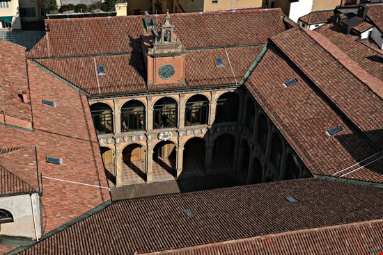 Bologna Palazzo dell'Archiginnasio Paolo Certo / Shutterstock.com 