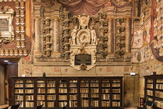 Bologna Palazzo dell'Archiginnasio PhotoItaliaStudio / Shutterstock.com 