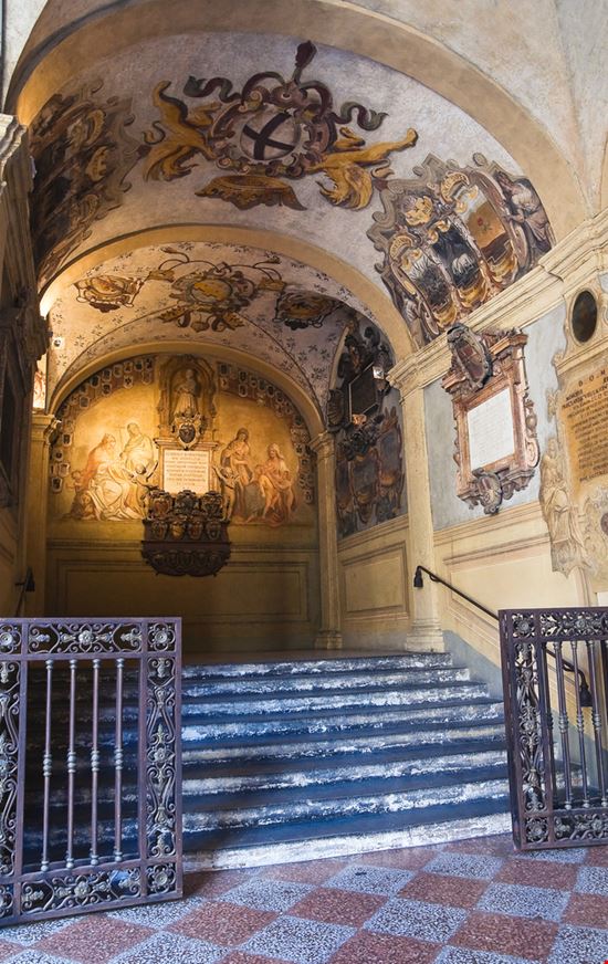 Bologna Palazzo dell'Archiginnasio Miti74 - Shutterstock.com 