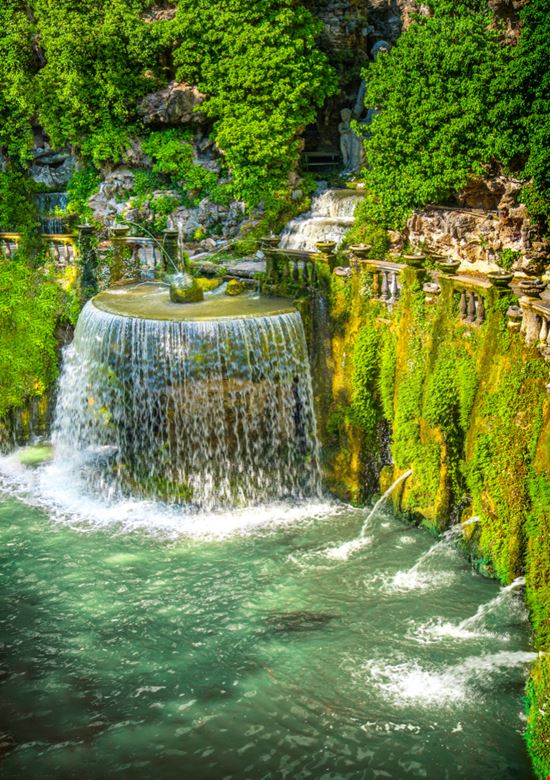 Tivoli Villa d'Este Luca Lorenzelli - Shutterstock.com 