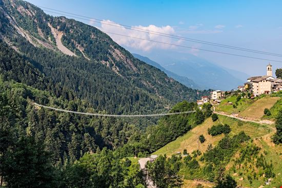 Ponte nel Cielo Il Ponte tibetano della Val Tartano Alessio Moiola - Shutterstock.com 