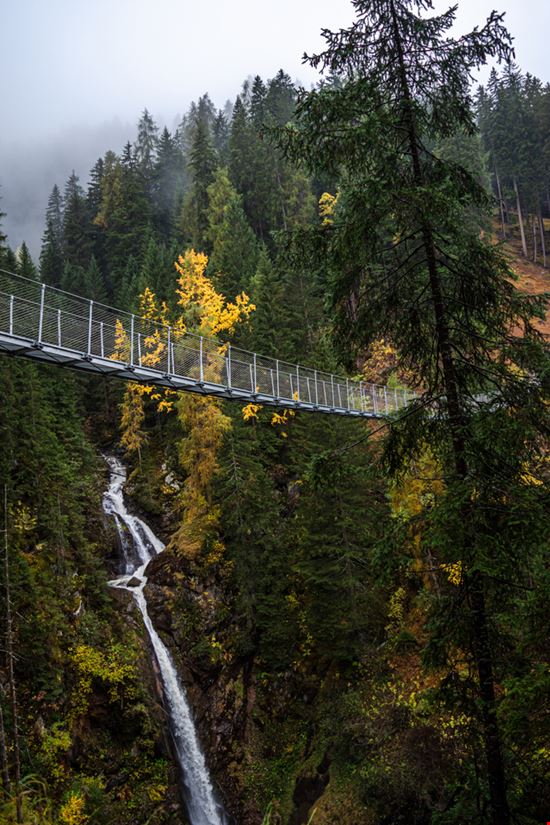 Ponte nel Cielo Il Ponte tibetano della Val Tartano AlexandraKa - Shutterstock.com 