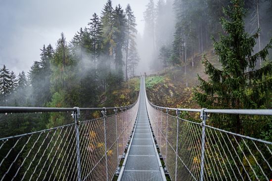 Ponte nel Cielo Il Ponte tibetano della Val Tartano AlexandraKa - Shutterstock.com 