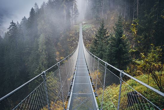 Ponte nel Cielo Il Ponte tibetano della Val Tartano AlexandraKa - Shutterstock.com 