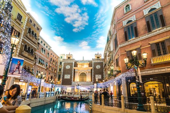 Venetian Resort Hotel Venetian Resort Hotel GuoZhongHua / Shutterstock.com 