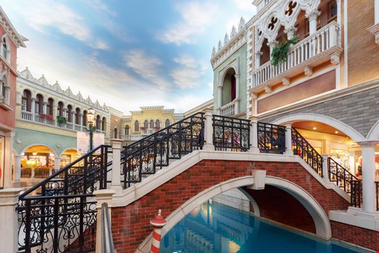 Venetian Resort Hotel Venetian Resort Hotel Nussar / Shutterstock.com 