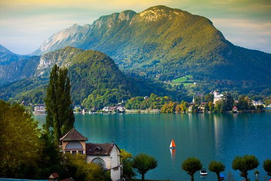 Lago di Annecy Lago di Annecy pearlmedia - Istockphoto.com 