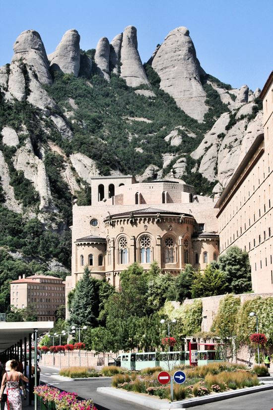 Monestir de Montserrat Monestir de Montserrat Simon11uk - Istockphoto.com 
