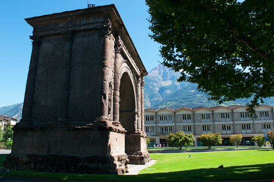 Arch of Augustus Aosta stock.adobe.com 
