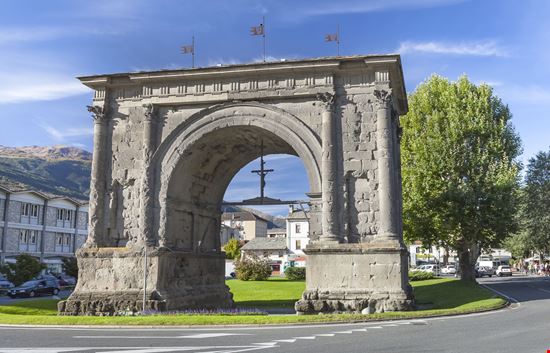 Arch of Augustus Aosta stock.adobe.com 