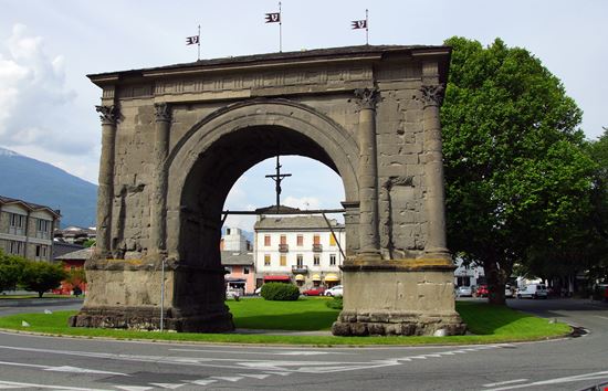 Arch of Augustus Aosta stock.adobe.com 