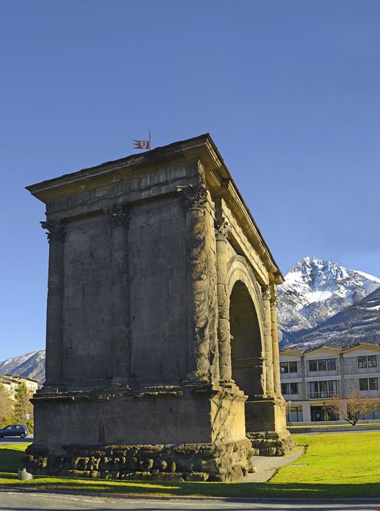 Arch of Augustus Aosta stock.adobe.com 