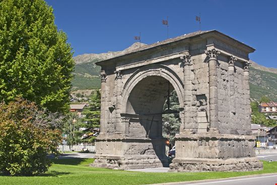 Arch of Augustus Aosta stock.adobe.com 