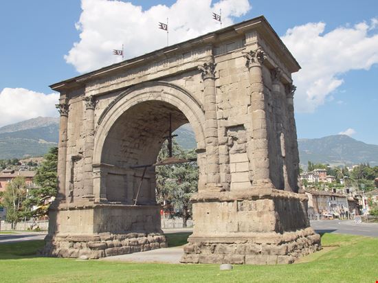 Arch of Augustus Aosta stock.adobe.com 