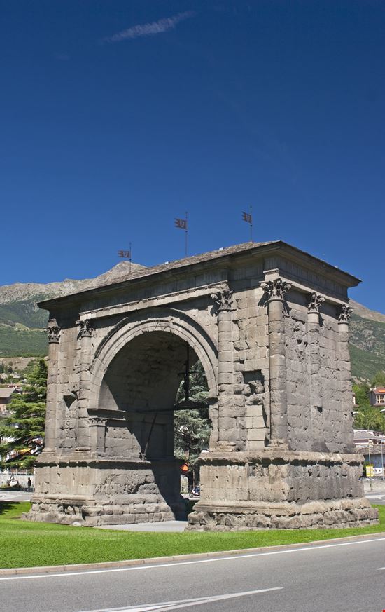 Arch of Augustus Aosta stock.adobe.com 