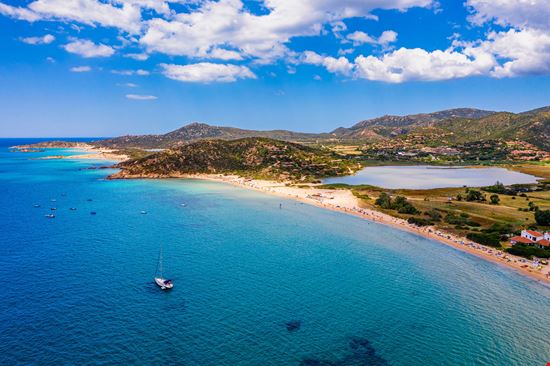 Spiaggia Su Giudeu La spiaggia da sogno dell'estate in Sardegna stock.adobe.com 
