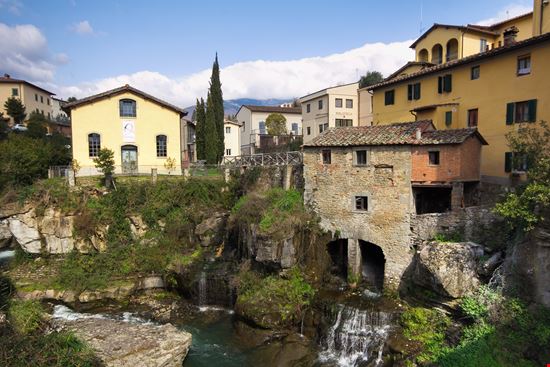 Loro Ciuffenna Mulino ad acqua stock.adobe.com 