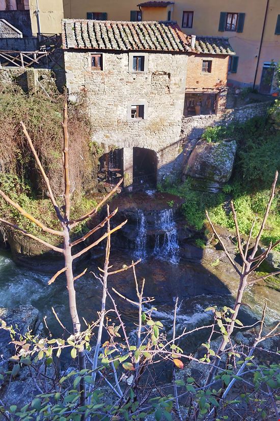 Loro Ciuffenna Mulino ad acqua stock.adobe.com 