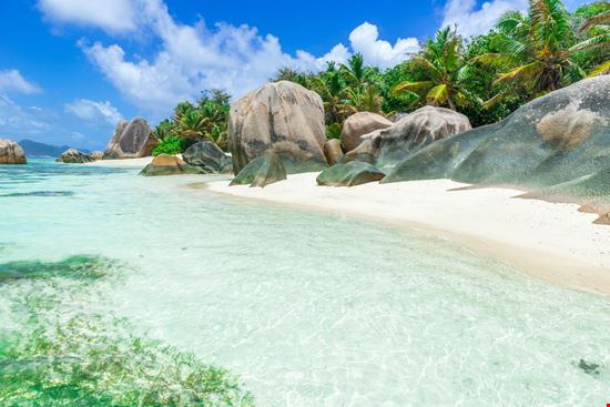 La Digue Anse Source d'Argent Shutterstock.com 