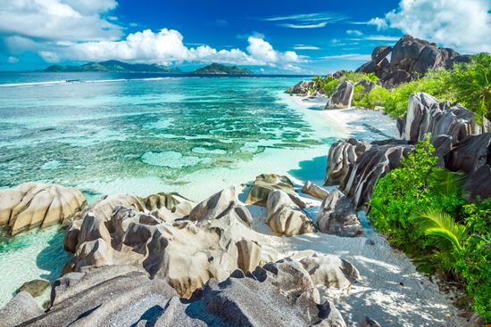 La Digue Anse Source d'Argent Shutterstock.com 