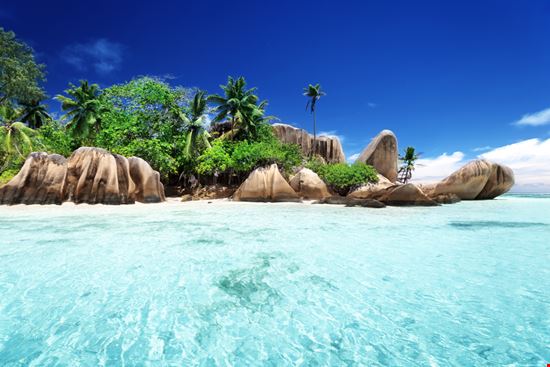 La Digue Anse Source d'Argent Shutterstock.com 