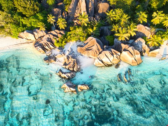 La Digue Anse Source d'Argent Shutterstock.com 