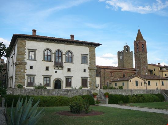 Monte San Savino Monte San Savino s74 - Shutterstock.com 