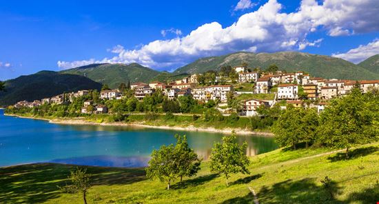 Colle di Tora Colle di Tora leoks - Shutterstock.com leoks
