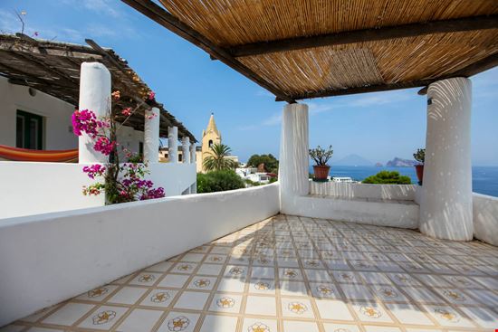 Isola di Panarea Isola di Panarea Goran Bogicevic - Shutterstock.com Goran Bogicevic