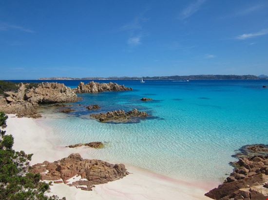 Spiaggia rosa Spiaggia rosa Mike Carballo - Shutterstock.com Mike Carballo
