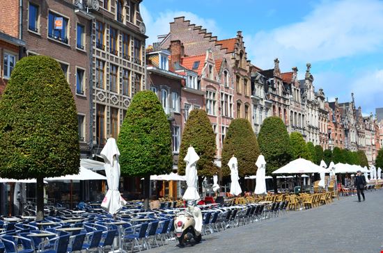 Oude Markt Oude Markt Karibou / Shutterstock.com 