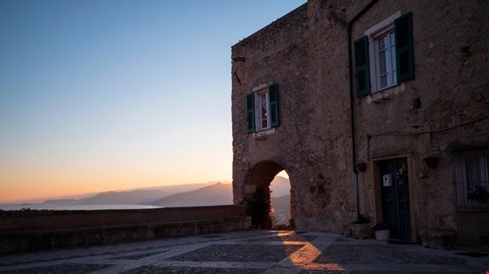 Borgio Verezzi Centro storico Diego Poggi / Shutterstock.com 