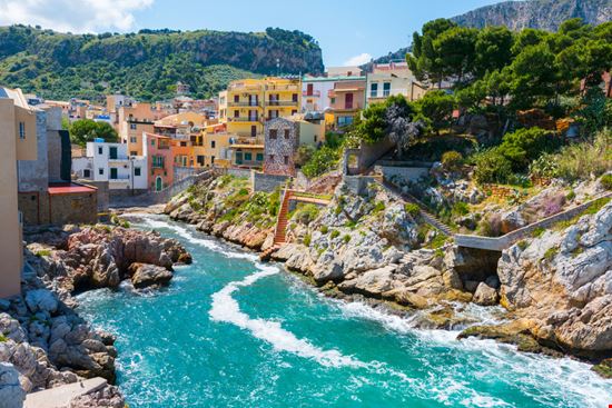 Sant'Elia Sant'Elia Lucky Team Studio - Shutterstock.com 