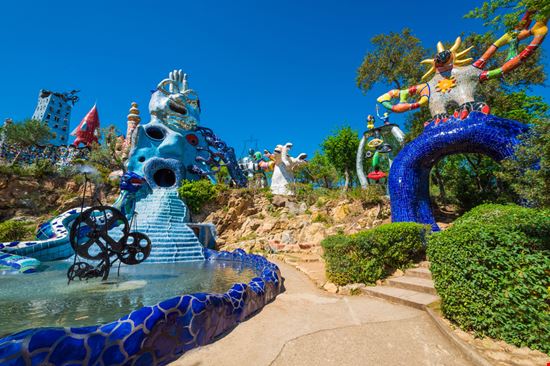 Il giardino dei tarocchi Il giardino dei tarocchi ValerioMei / Shutterstock.com 